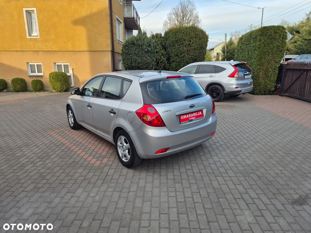 Kia Ceed - 21