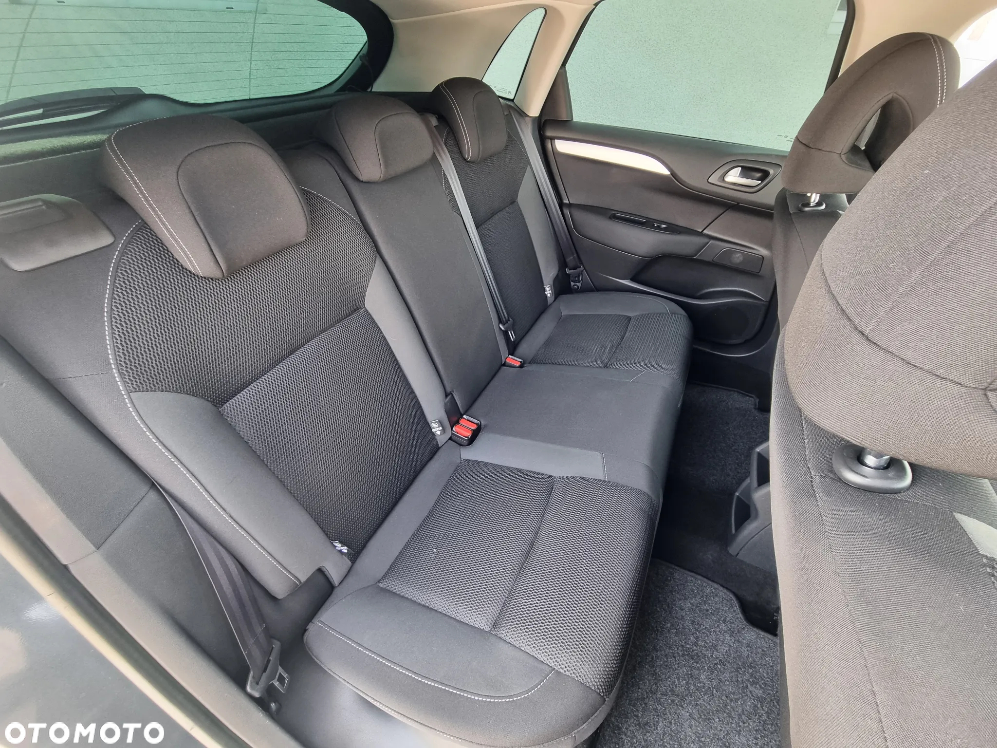 Citroën C4 e-HDi 115 Selection - 11