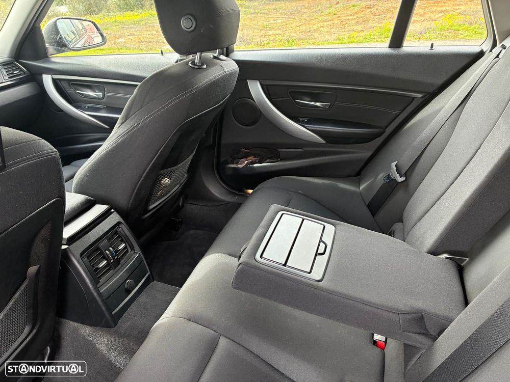BMW 318 d Line Sport - 31