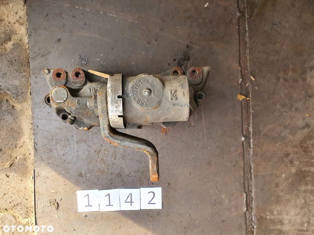 Mercedes Vario Tył lewy prawyZacisk hamulcowy demontaż - 9