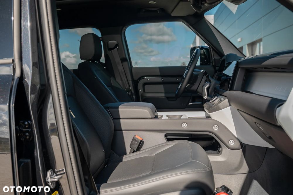 Land Rover Defender - 10