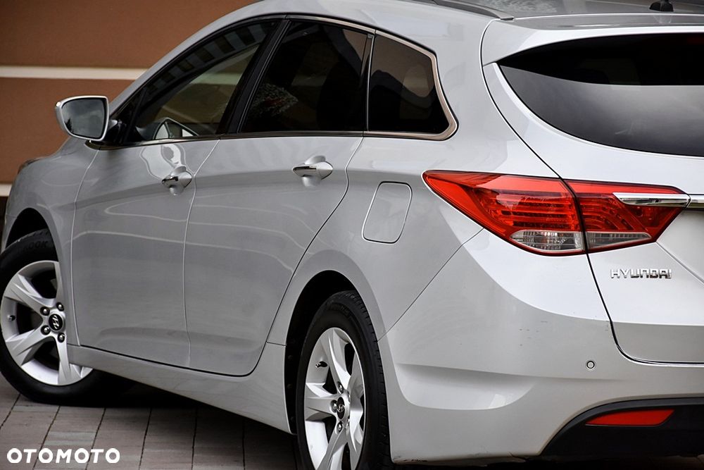 Hyundai i40 i40cw 1.7 CRDi Automatik Fifa World Cup Edition Silver - 12