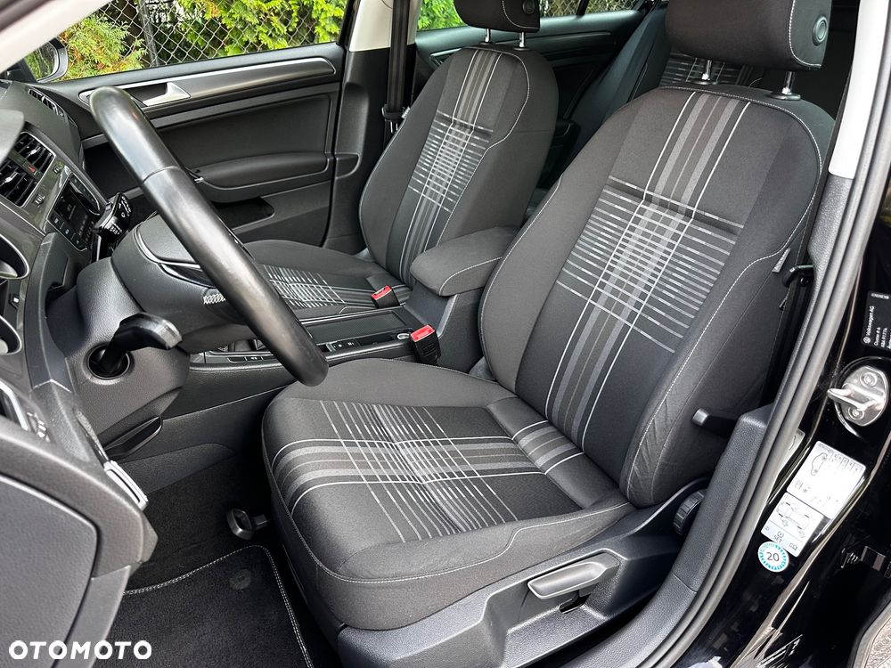 Volkswagen Golf 2.0 TDI BlueMotion Technology Lounge - 17