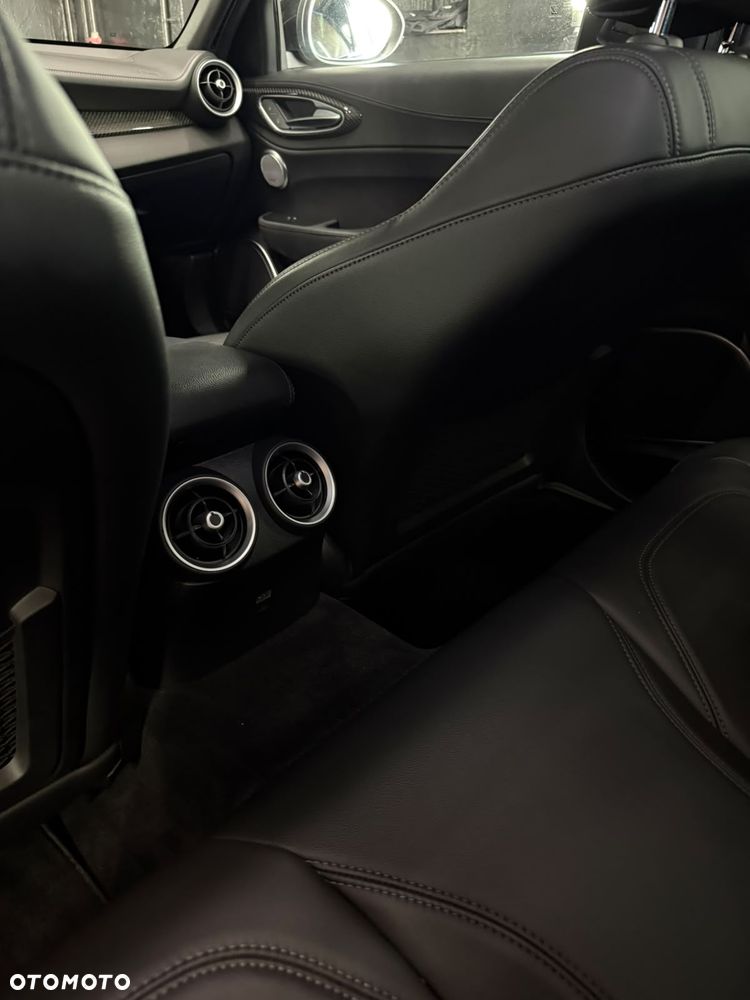 Alfa Romeo Giulia 2.9 Bi Turbo V6 Quadrifoglio - 15