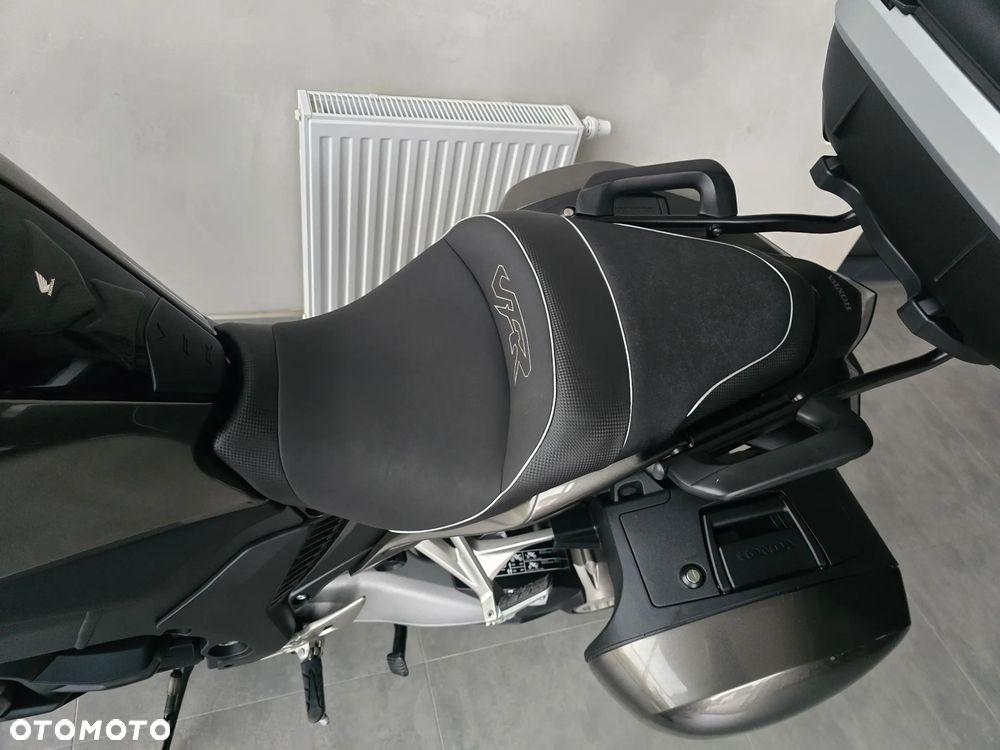 Honda VFR - 17