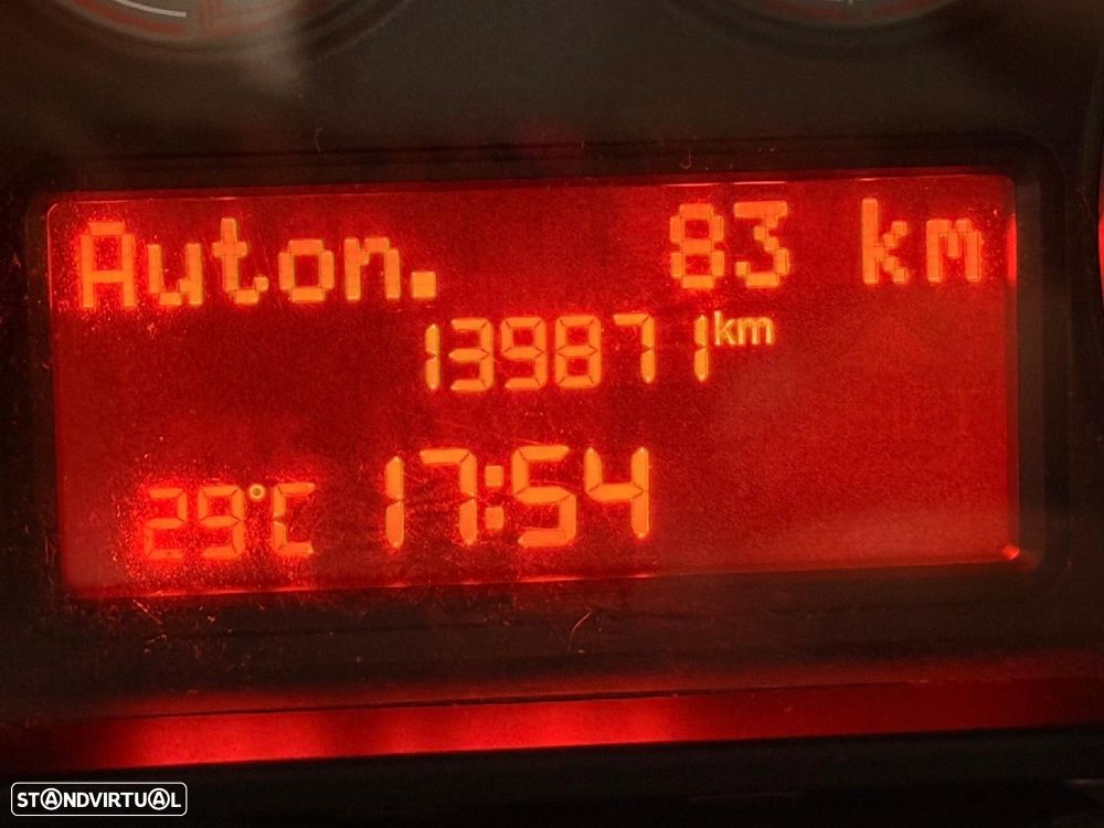 Fiat Punto 1.3 M-Jet Lounge S&S - 7
