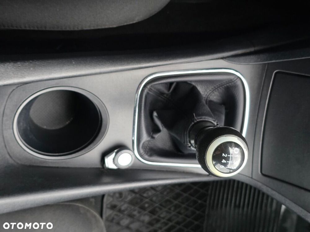 Toyota Avensis 1.6 Luna - 15