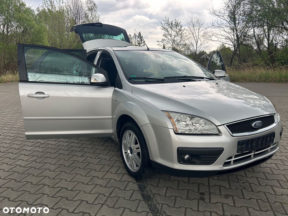 Ford Focus Ghia - 9
