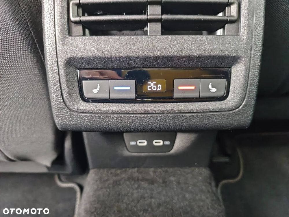 Volkswagen Golf 1.5 eTSI OPF DSG Active - 20