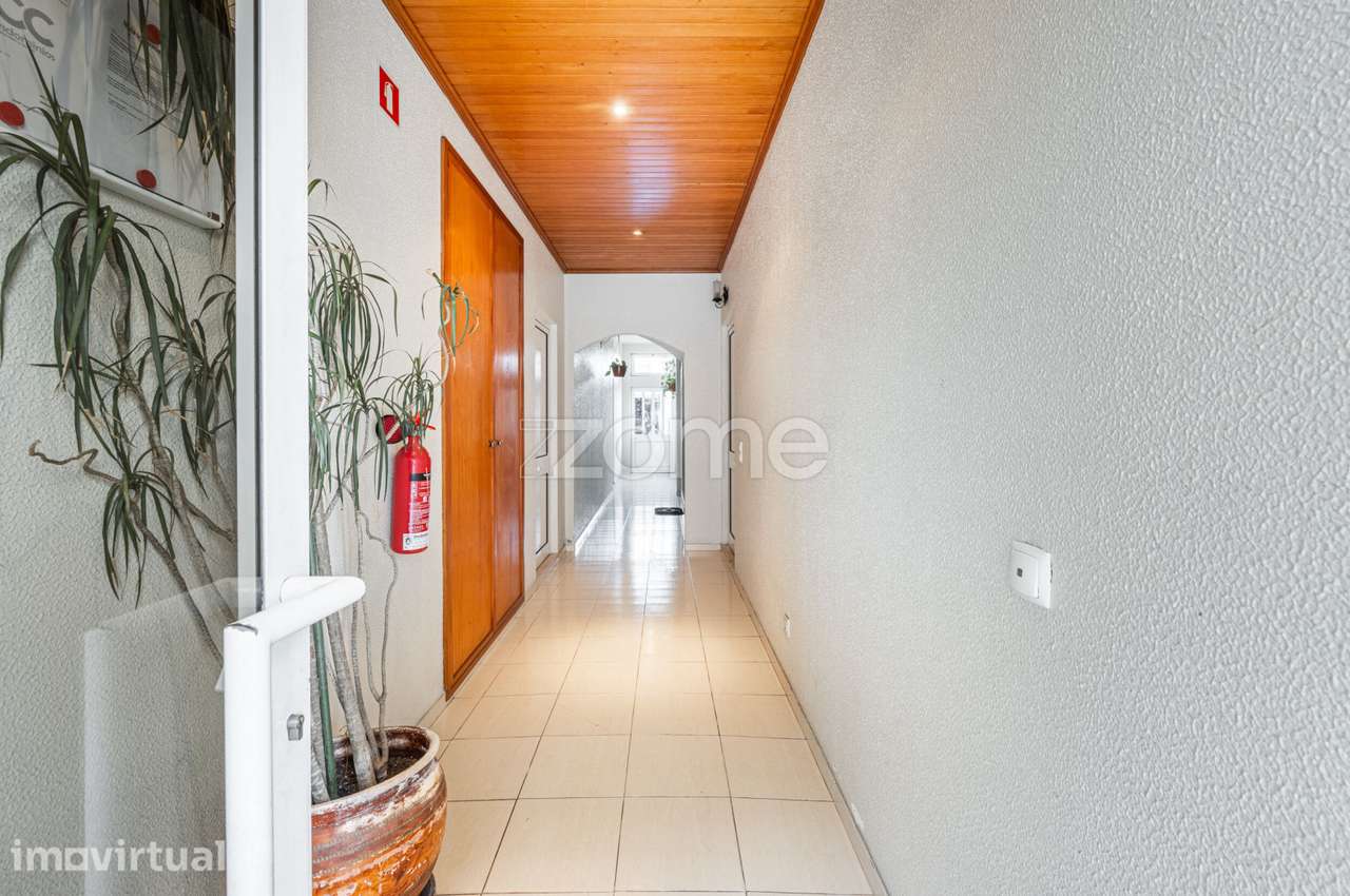 Apartamento T2+1 com 2 casas de banho, rua Sá e Melo, Gueifães. - Grande imagem: 4/28