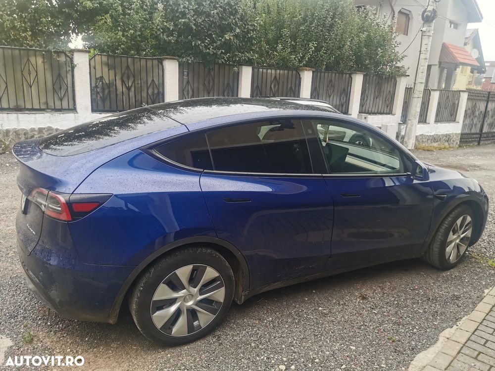 Tesla Model Y - 6