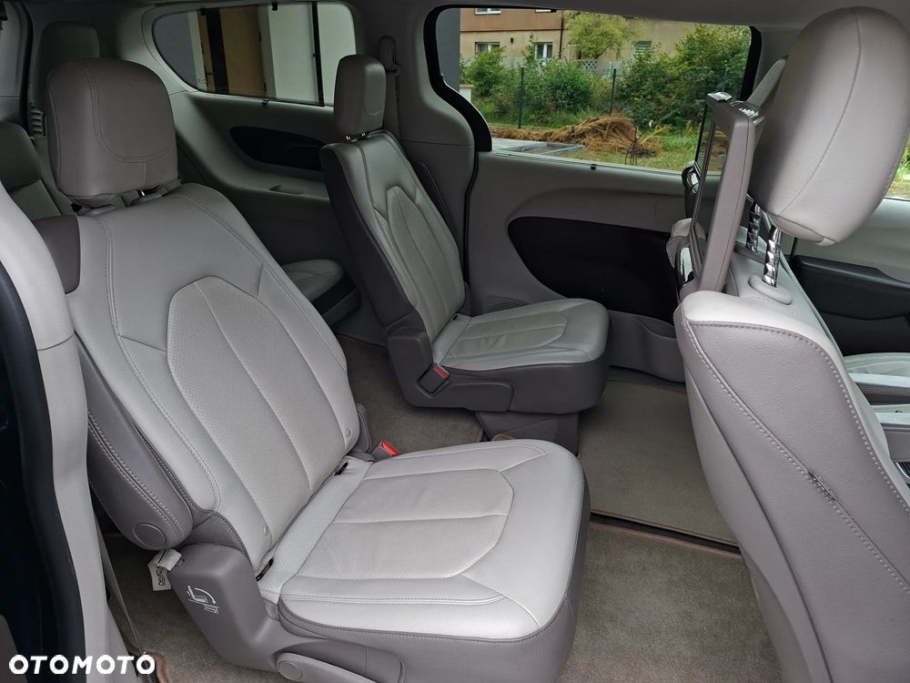 Chrysler Pacifica - 8