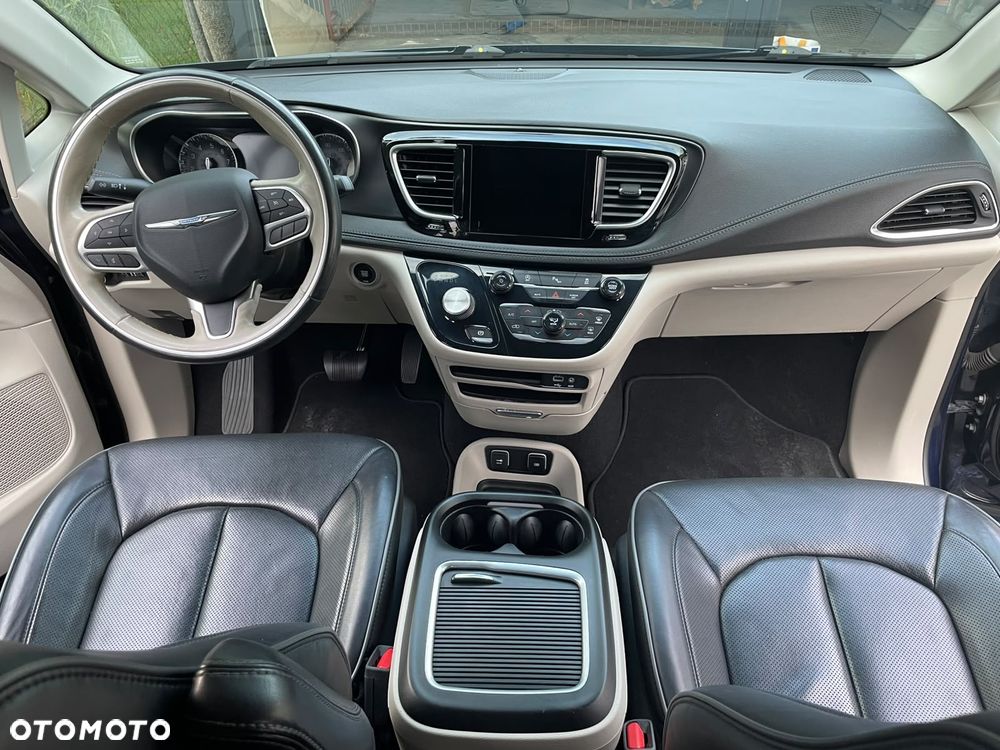 Chrysler Pacifica - 14