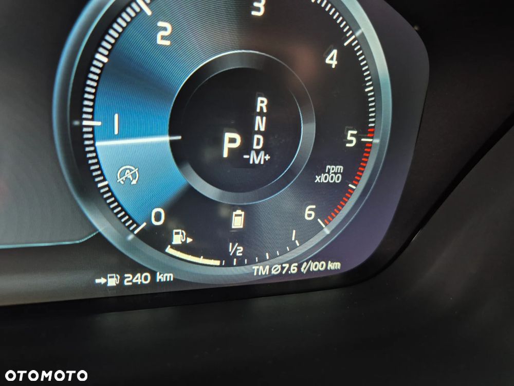 Volvo XC 90 B5 D AWD R-Design - 23