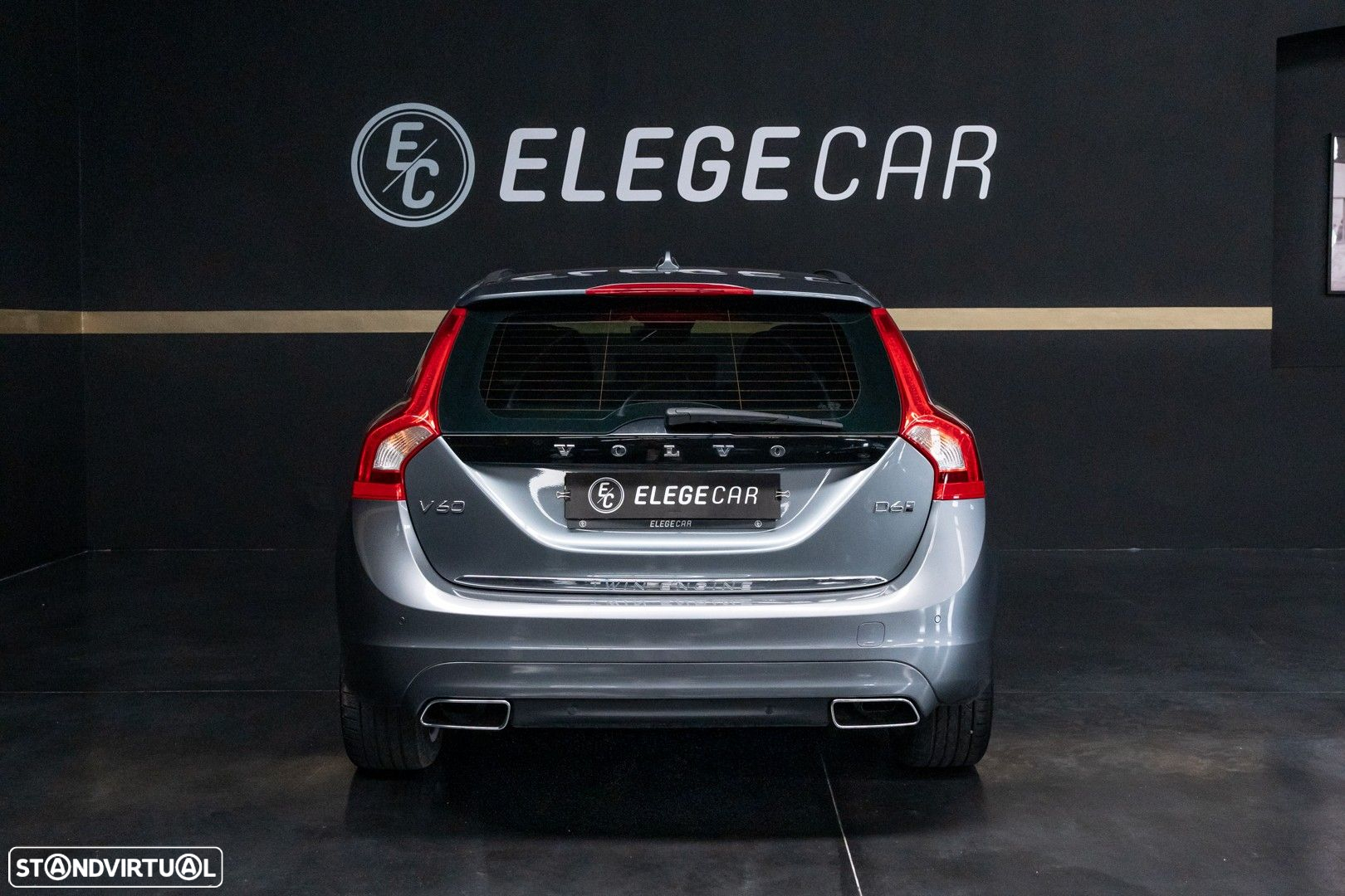 Volvo V60 2.4 D6 Momentum AWD Phev - 11