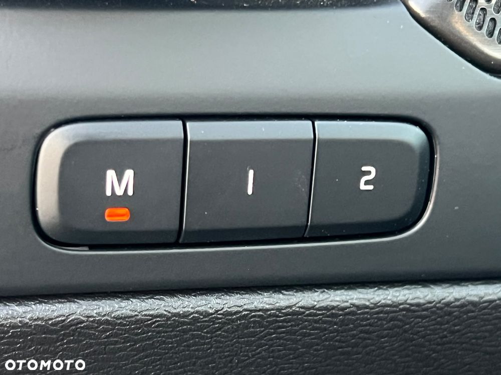 Volvo XC 40 B4 AWD Plus Dark - 30