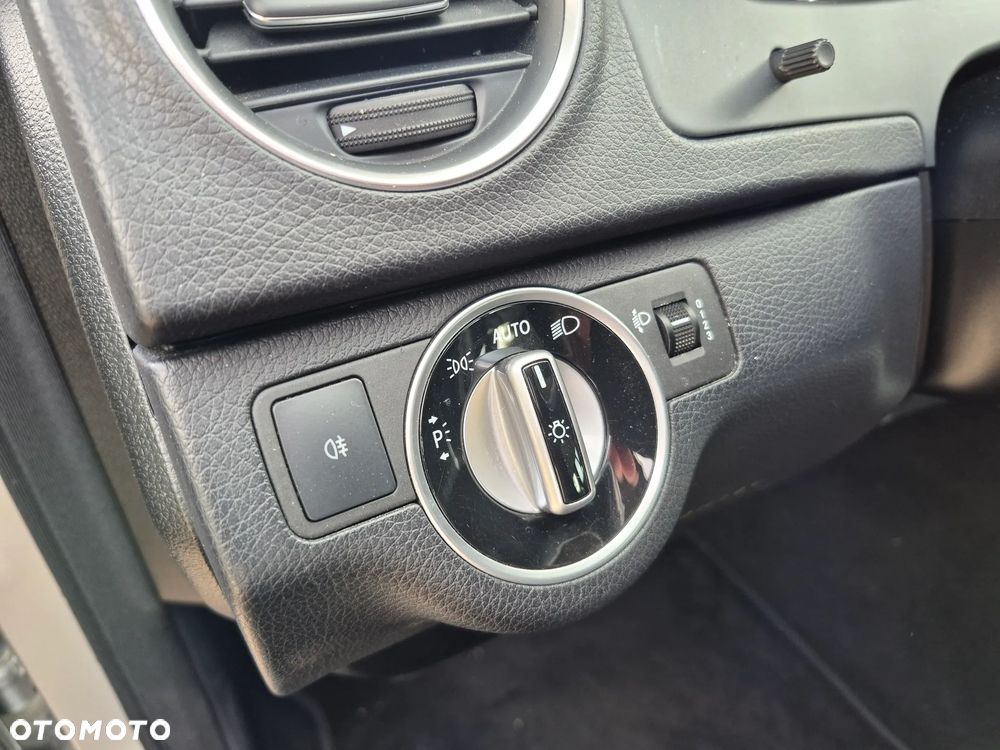Mercedes-Benz Klasa C 180 (BlueEFFICIENCY) Elegance - 19