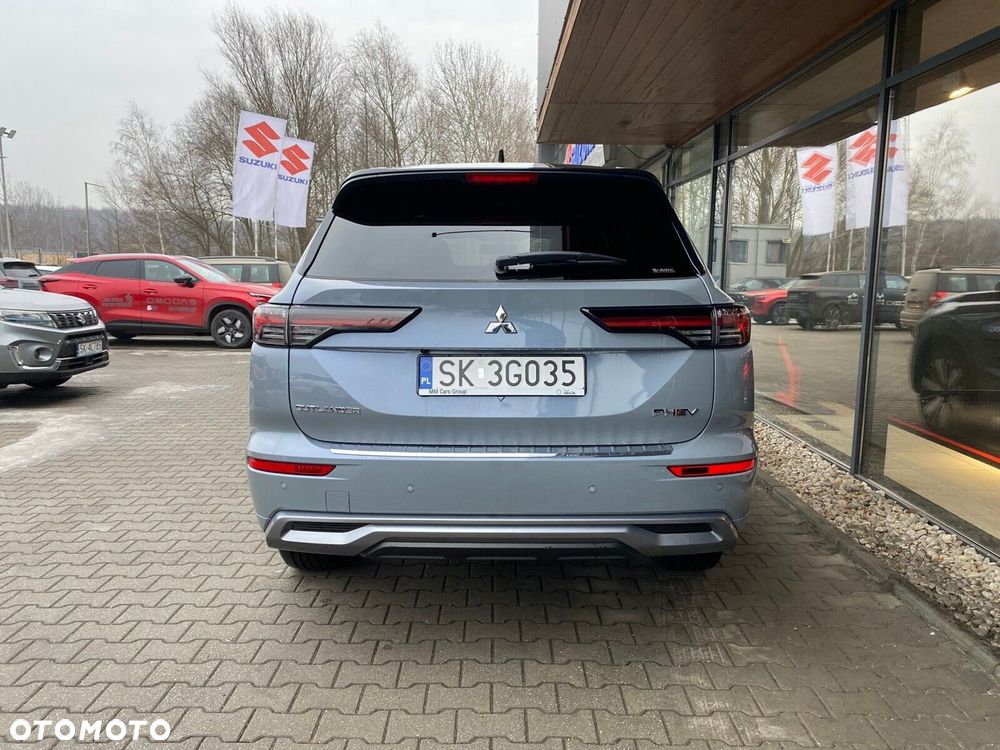 Mitsubishi Outlander - 4