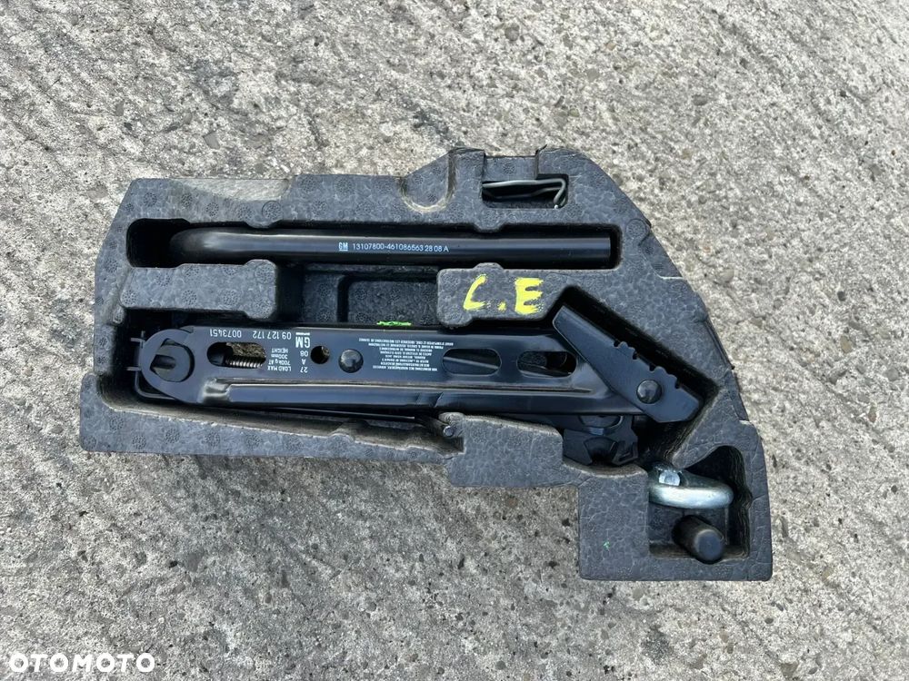 OPEL CORSA E 5D ZESTAW WYMIANY KOLA LEWAREK KLUCZ STYROPIAN - 1