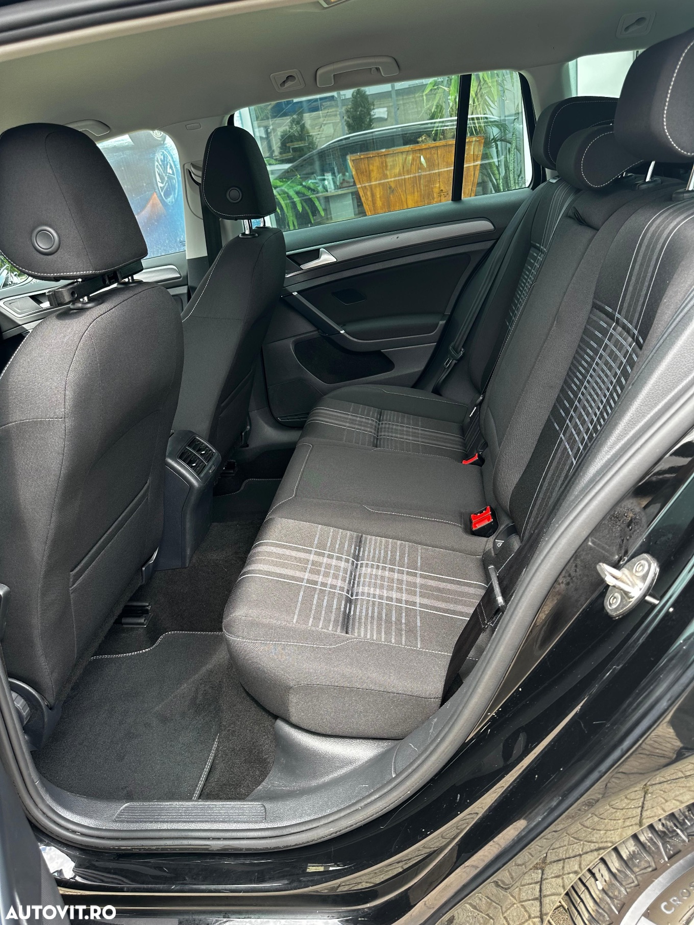 Volkswagen Golf 1.6 TDI BlueMotion Technology DSG Lounge - 16