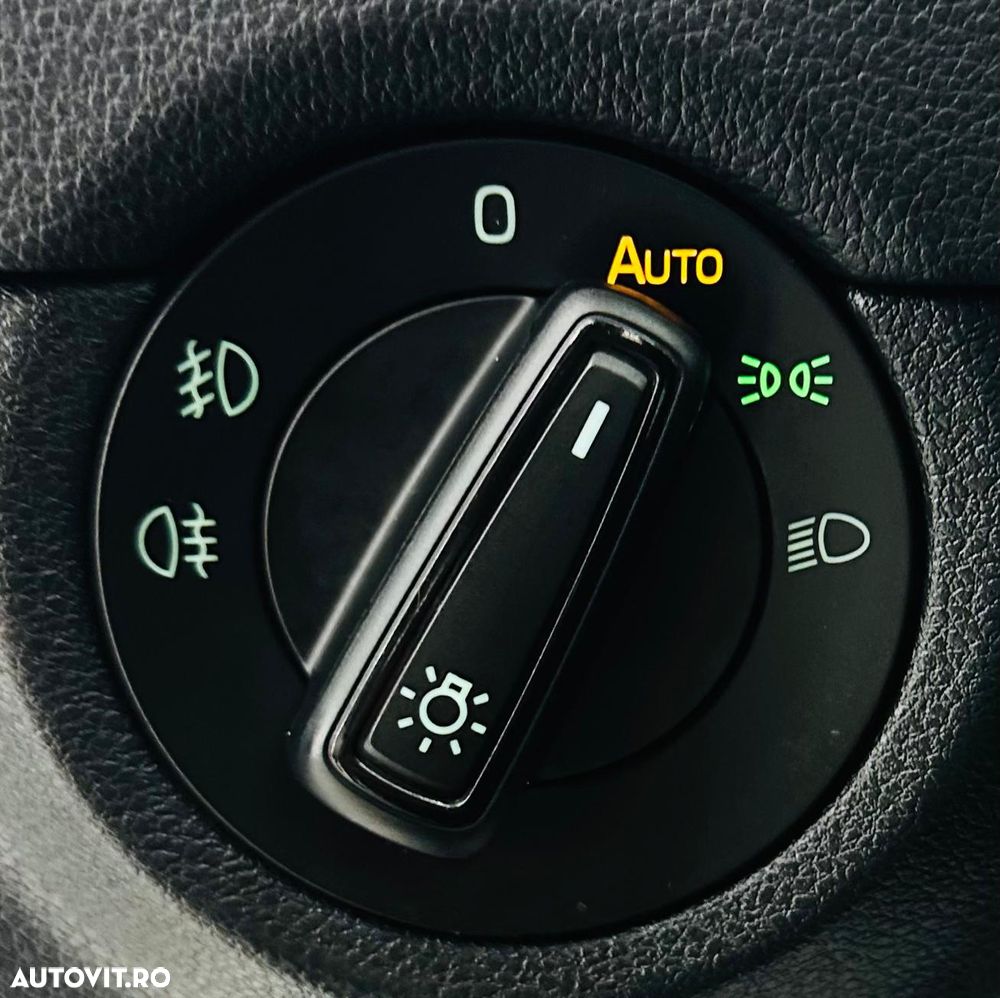 Skoda Octavia 1.6 TDI DSG Ambition - 13