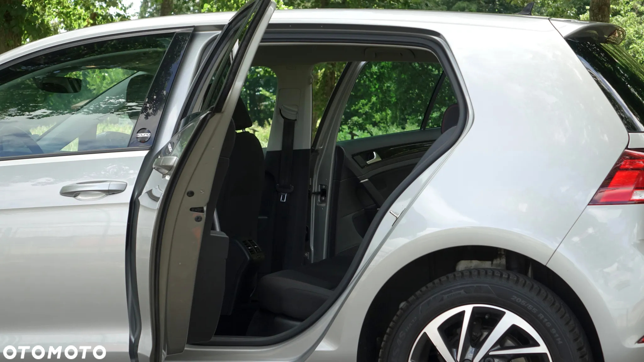 Volkswagen Golf 1.6 TDI Sound - 12
