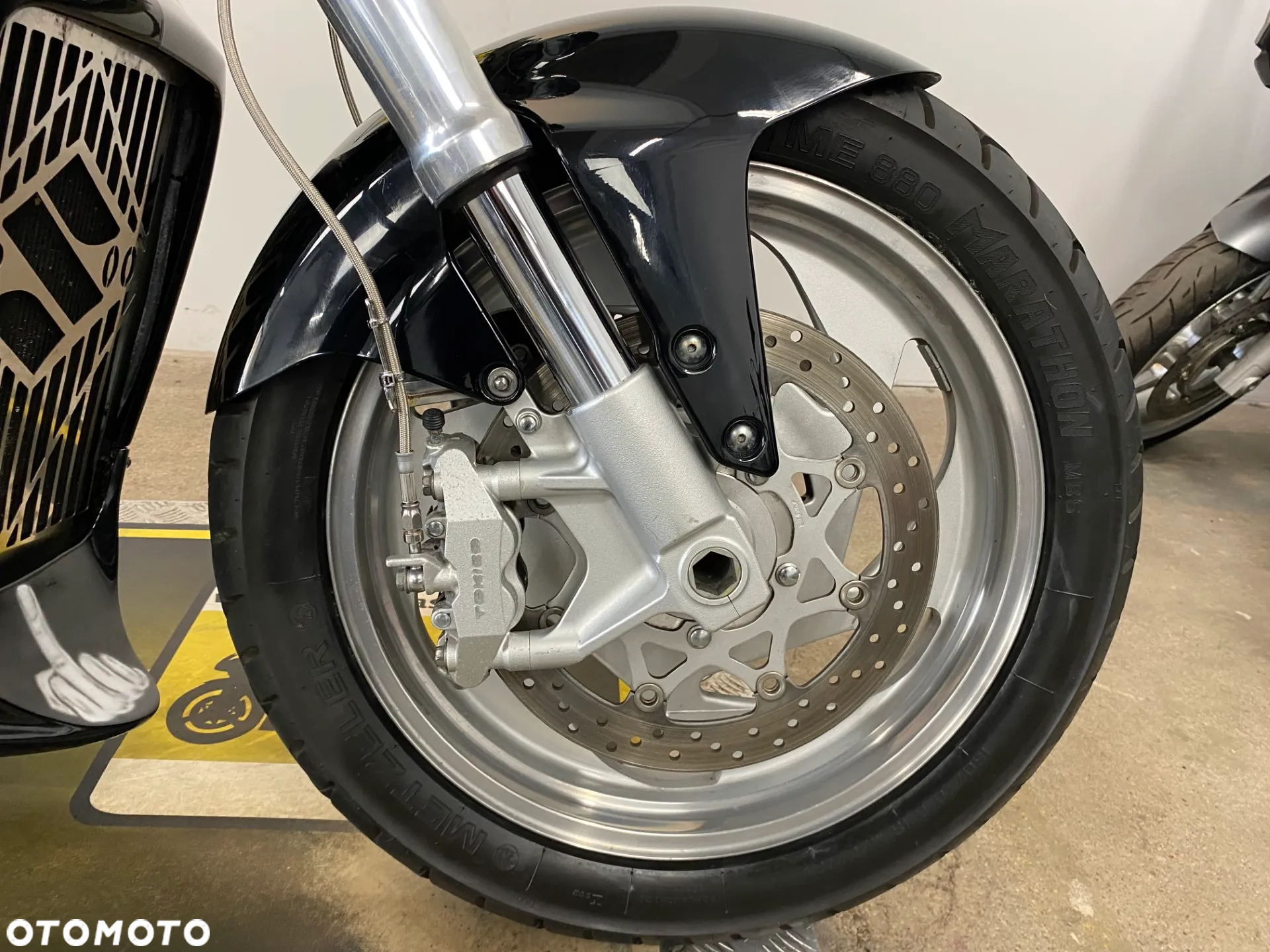 Suzuki Intruder - 16