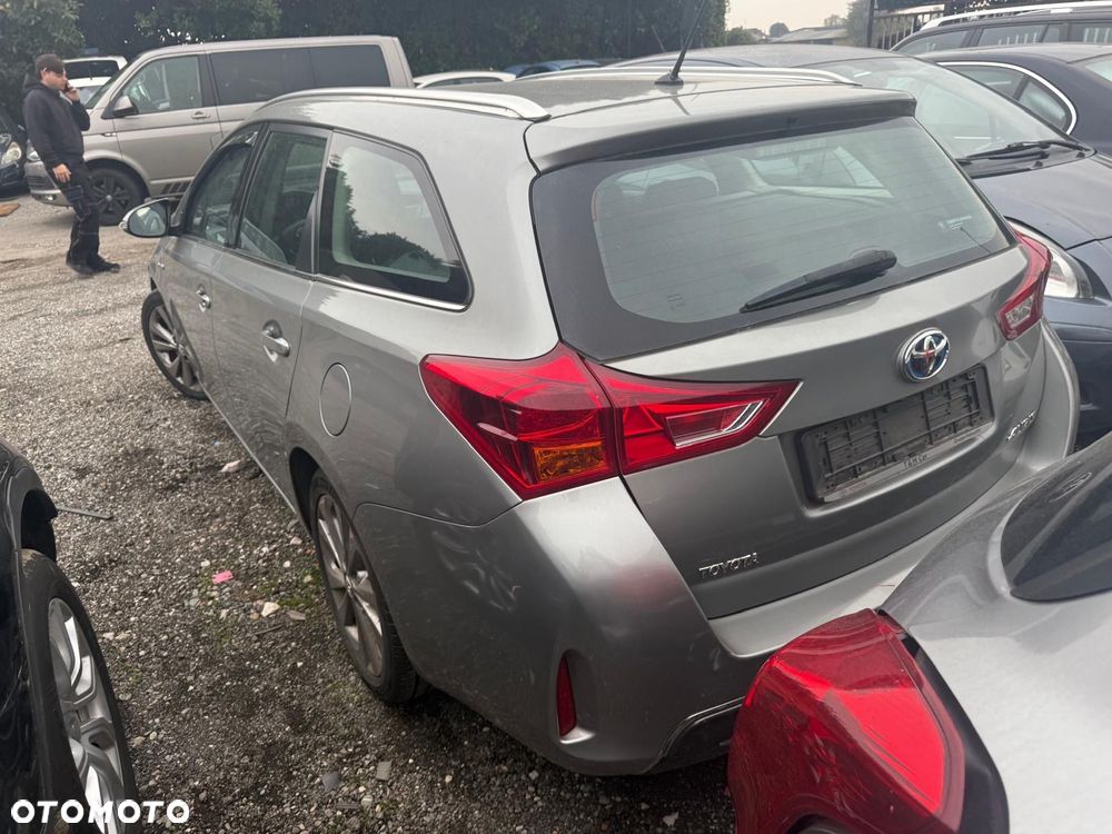 Toyota Auris 1.8 HSD Luna - 2