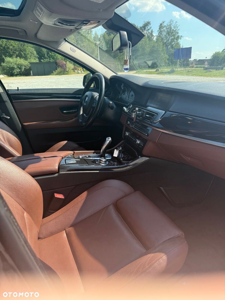 BMW Seria 5 525d - 10