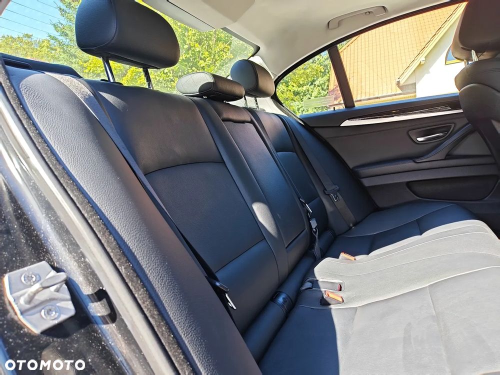 BMW Seria 5 528i xDrive - 28