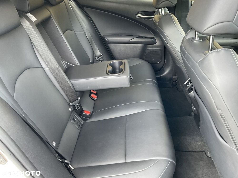 Lexus UX - 12