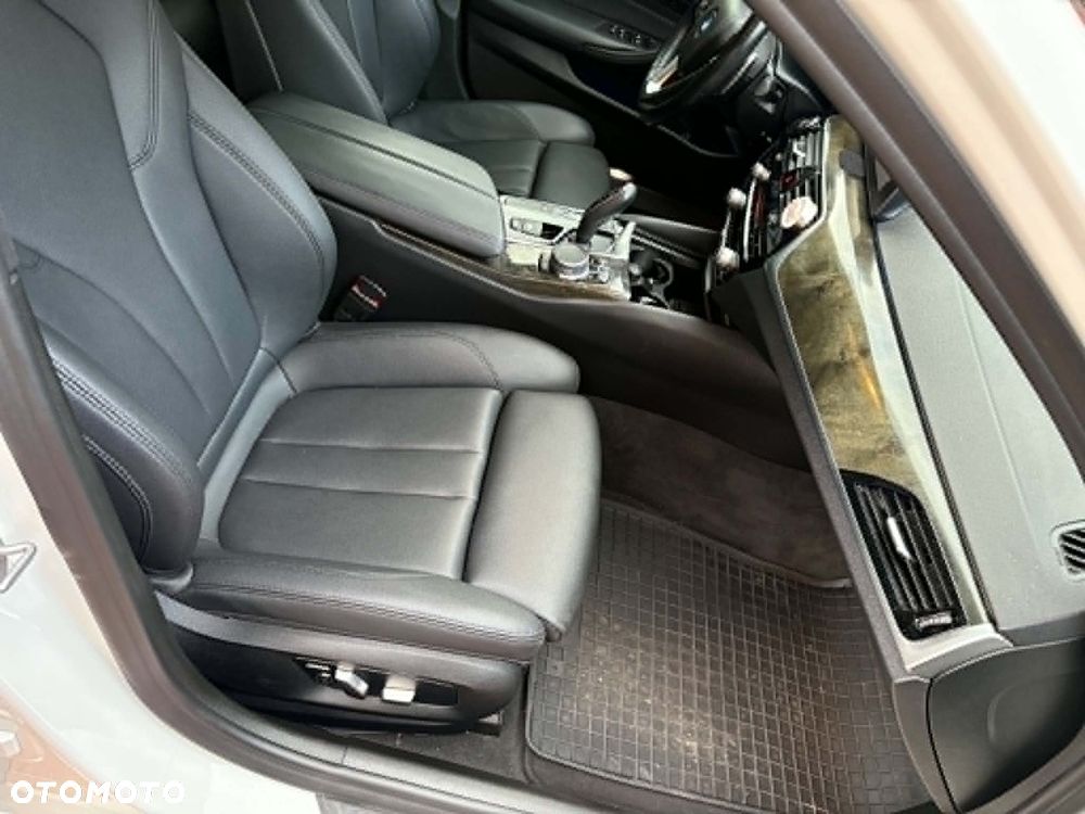 BMW Seria 5 530e iPerformance xDrive Luxury Line sport - 15