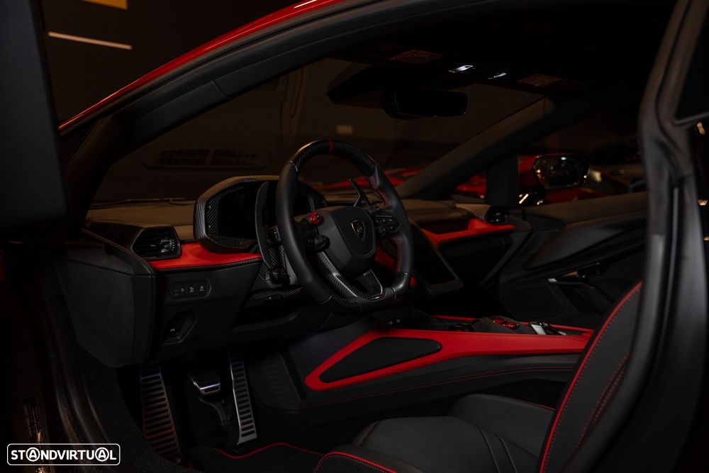 Lamborghini Revuelto 6.5 V12 - 24