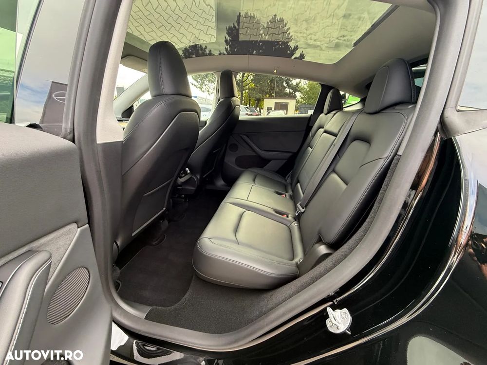 Tesla Model Y - 17
