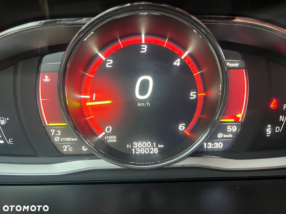 Volvo XC 60 D3 Drive-E R-Design Momentum - 24