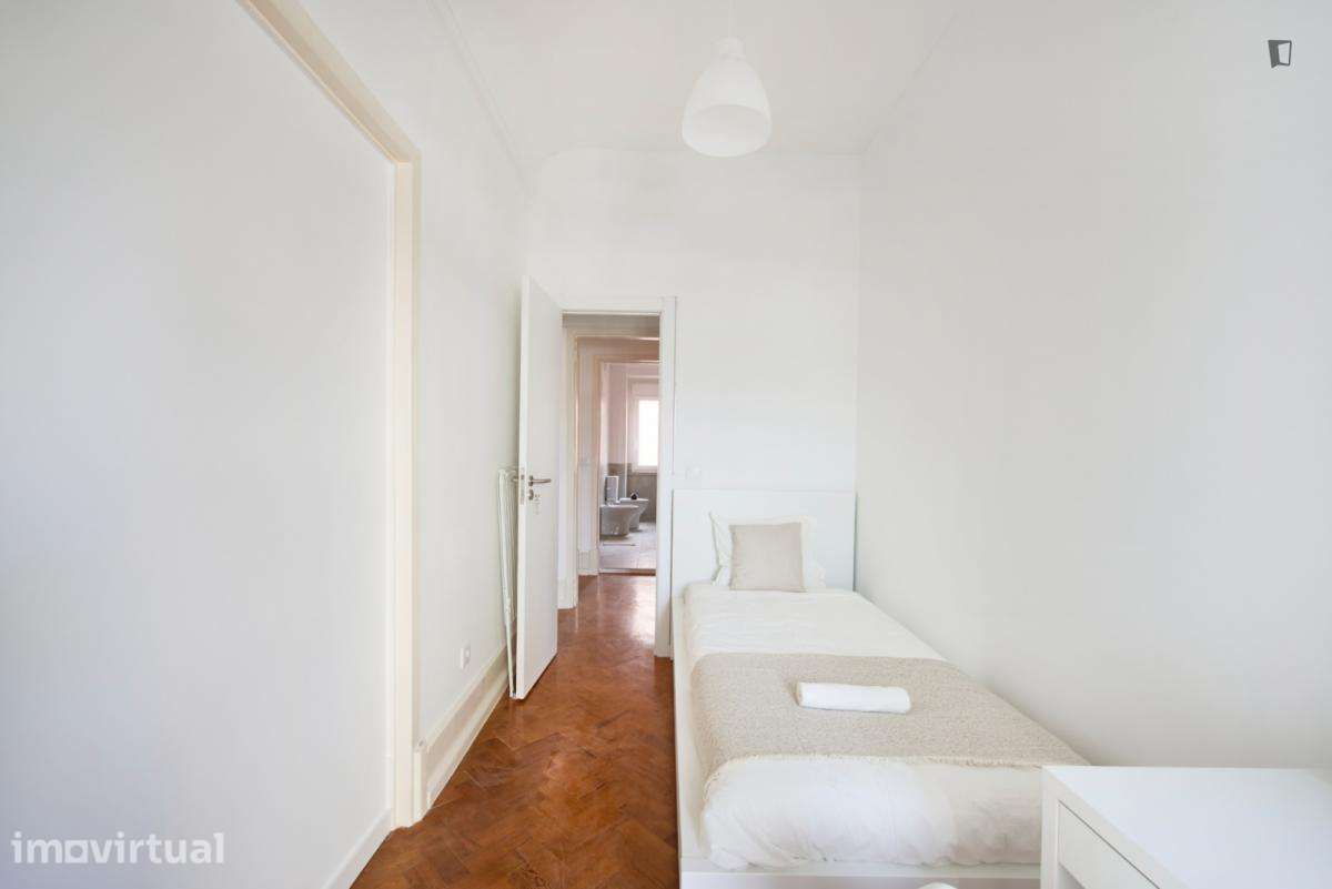 Quarto - localizado em Marquês de Pombal Lisbon - Grande imagem: 2/24