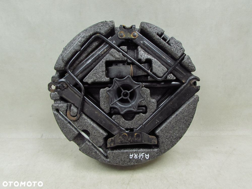 OPEL ASTRA J IV 09-15 WKLAD KOLA ZAPASOWEGO LEWAREK ZESTAW 13323032 - 1