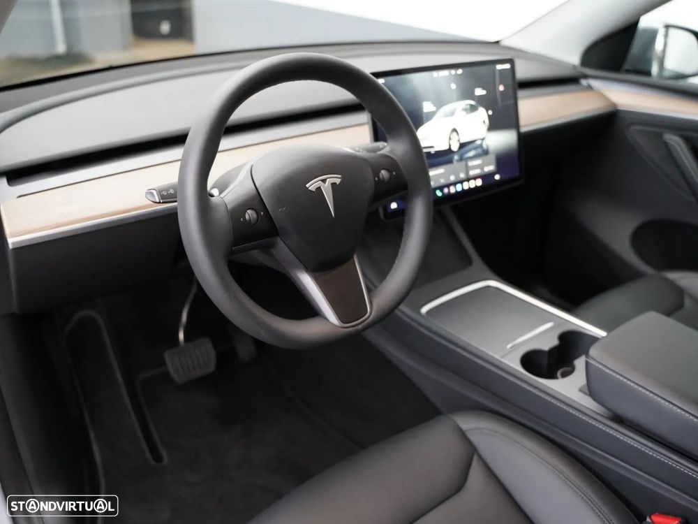 Tesla Model Y Long Range Dual Motor AWD - 8