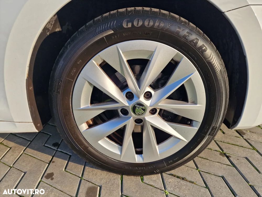 Skoda Octavia 2.0 TDI DSG Style - 4