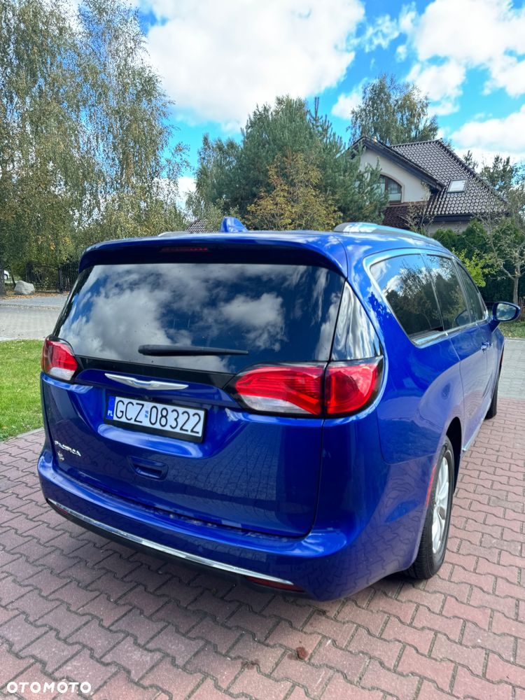 Chrysler Pacifica - 4