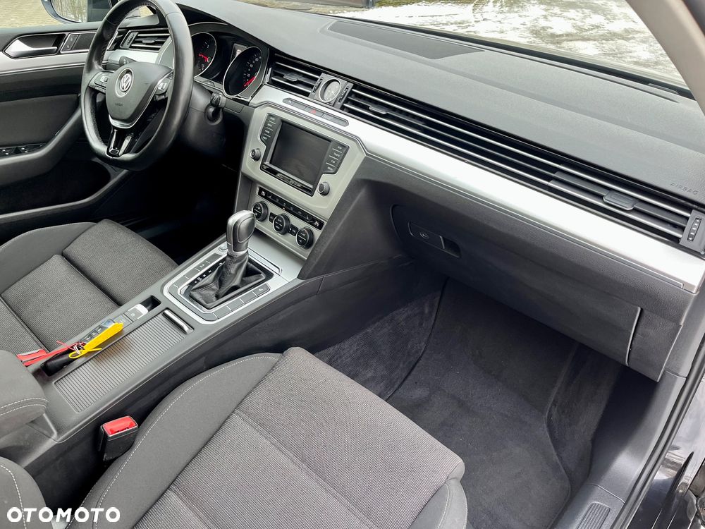 Volkswagen Passat Variant 2.0 TDI SCR DSG BlueMotion Comfortline - 16