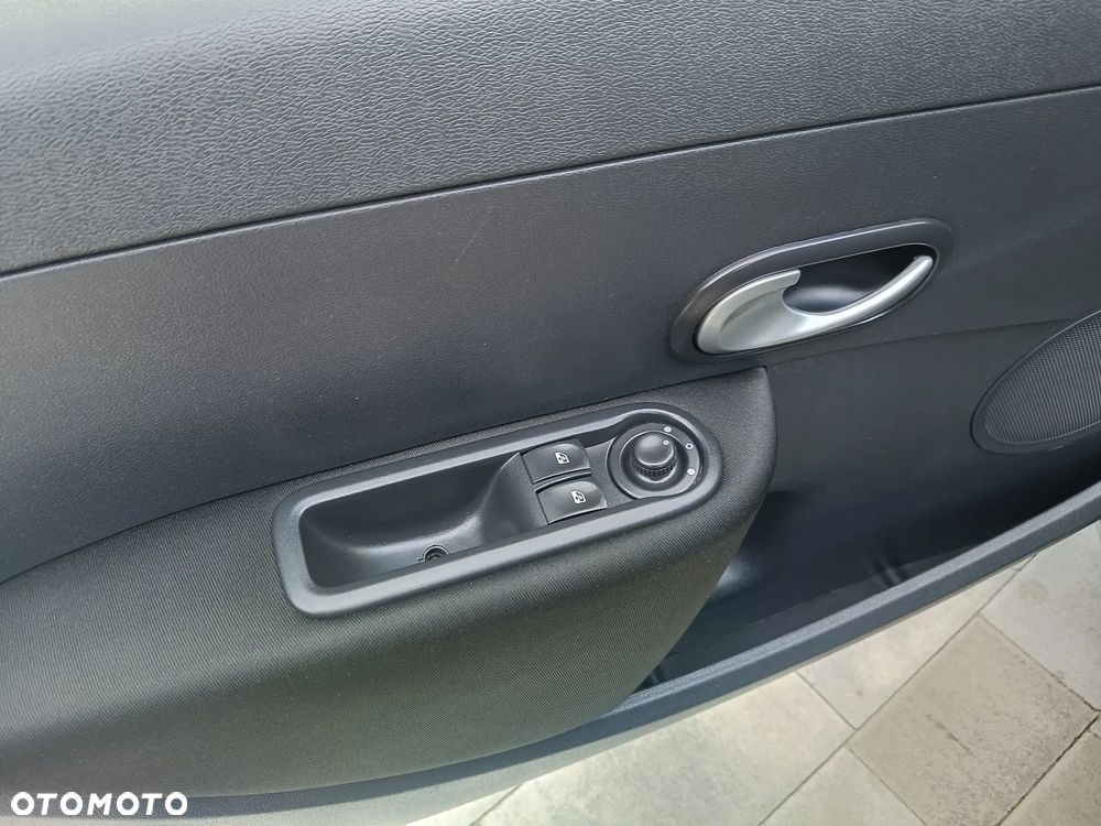 Renault Clio - 18