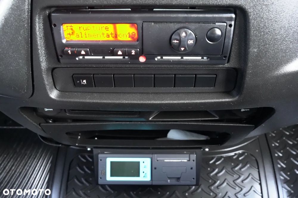 Iveco DAILY 70-150 / CHŁODNIA / AGREGAT THERMO KING V -300 MAX / BLIŹNIAK / WINDA DHOLLANDIA / AUTOMAT / 3 MIEJSCA - 34