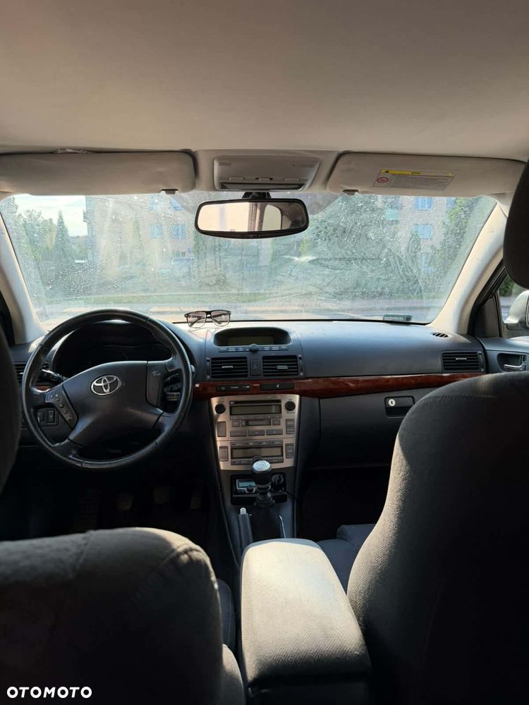 Toyota Avensis - 12