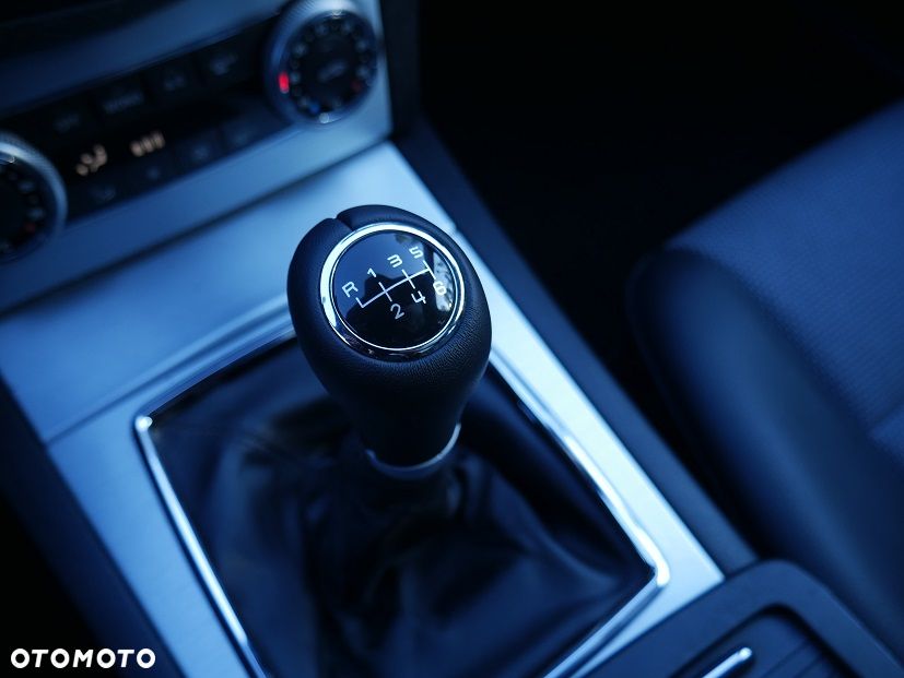 Mercedes-Benz Klasa C 200 Avantgarde Edition - 26