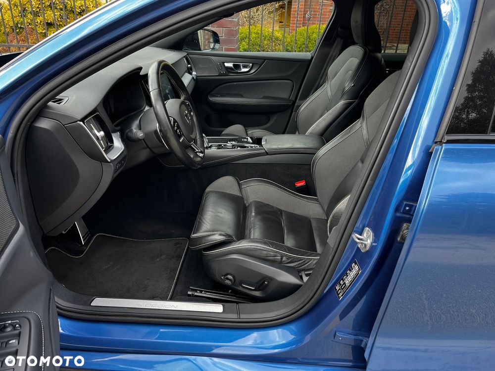 Volvo V60 T8 AWD Twin Engine Geartronic R-Design - 32