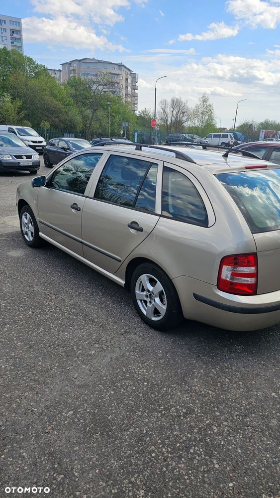 Skoda Fabia 1.4 16V Sportline - 4