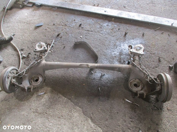Opel Corsa E belka zawieszenia tył tylna oś kompletna