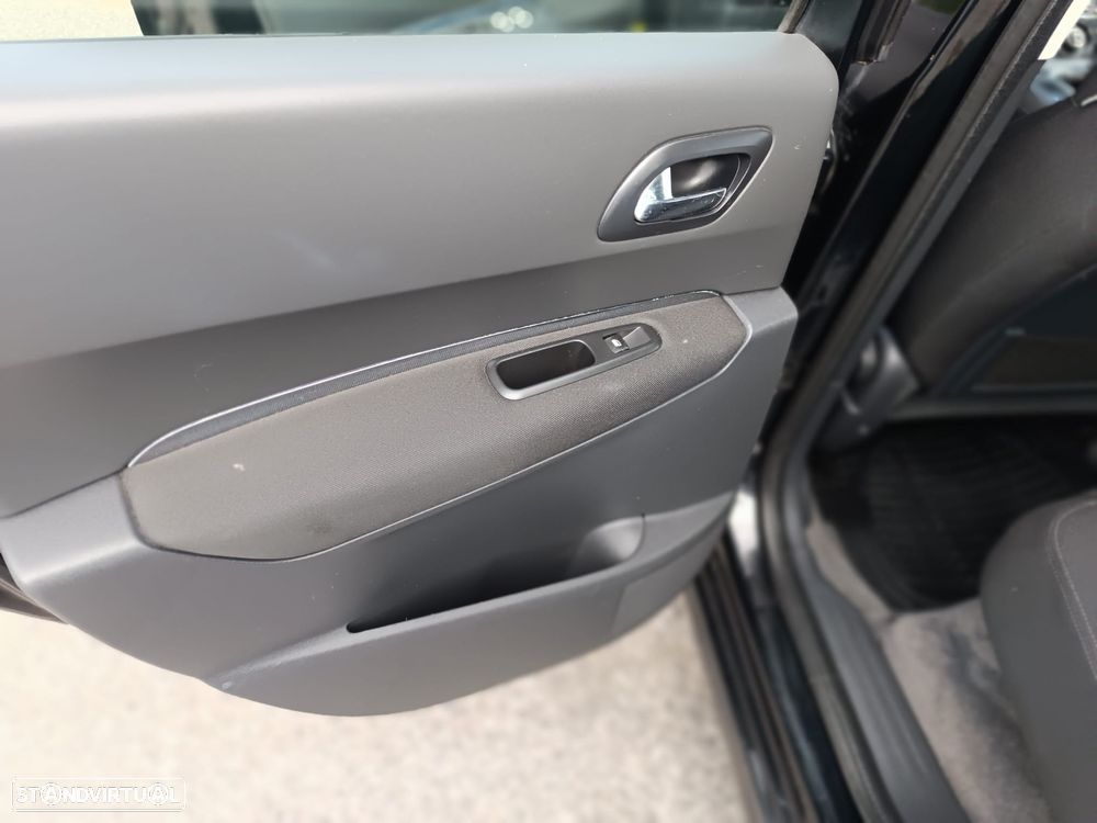 Peugeot 3008 1.6 HDi Executive - 12