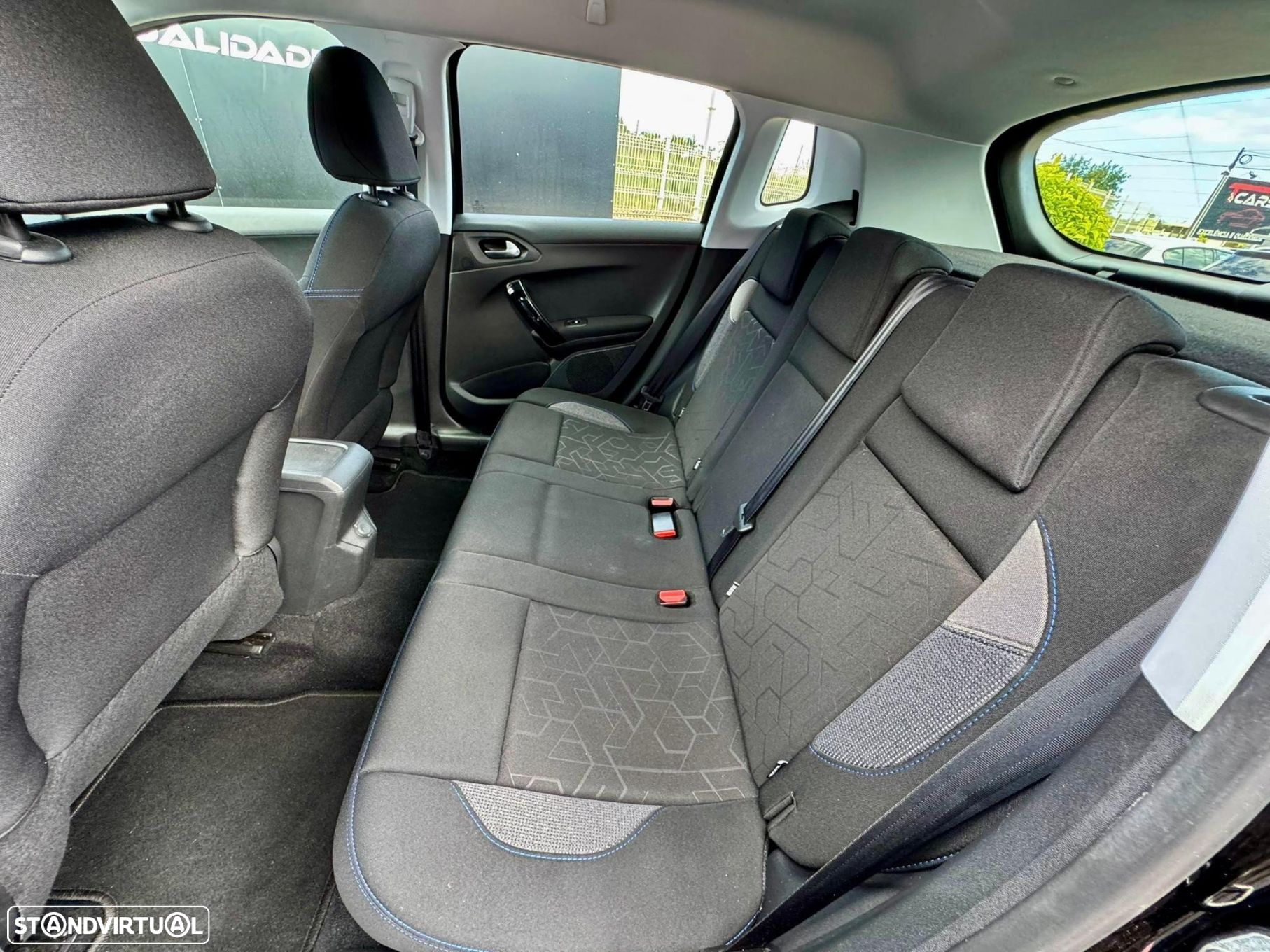 Peugeot 2008 1.5 BlueHDi Signature - 18